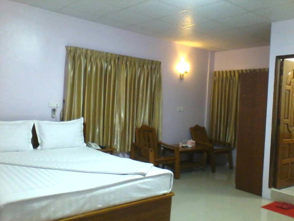 Aung Tha Pyay Hotel 3 Rangum Quarto foto