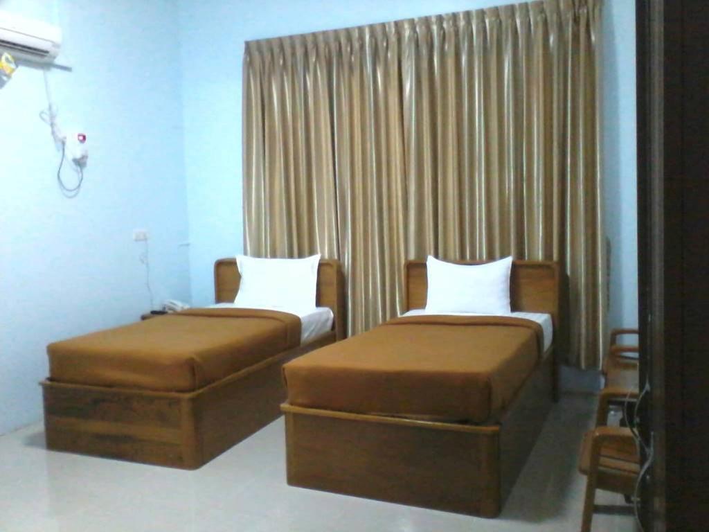 Aung Tha Pyay Hotel 3 Rangum Quarto foto