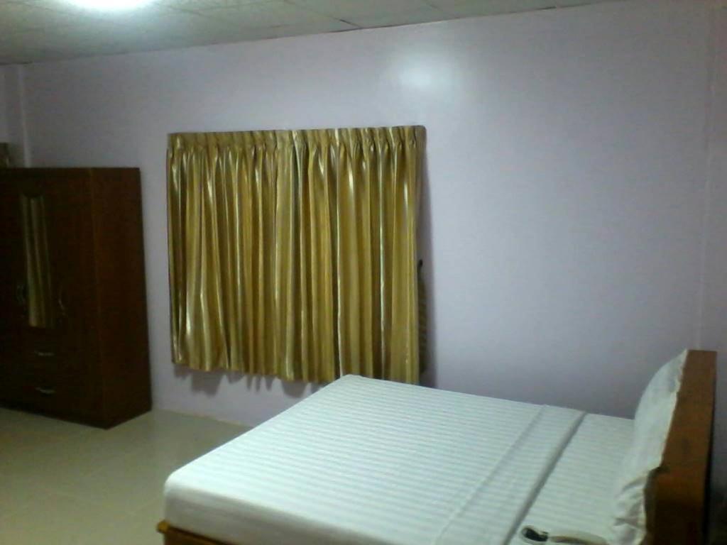 Aung Tha Pyay Hotel 3 Rangum Quarto foto